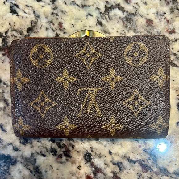 Louis Vuitton Monogram Kisslock Wallet - Picture 2 of 12